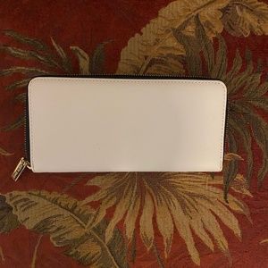 Anne Kline wallet